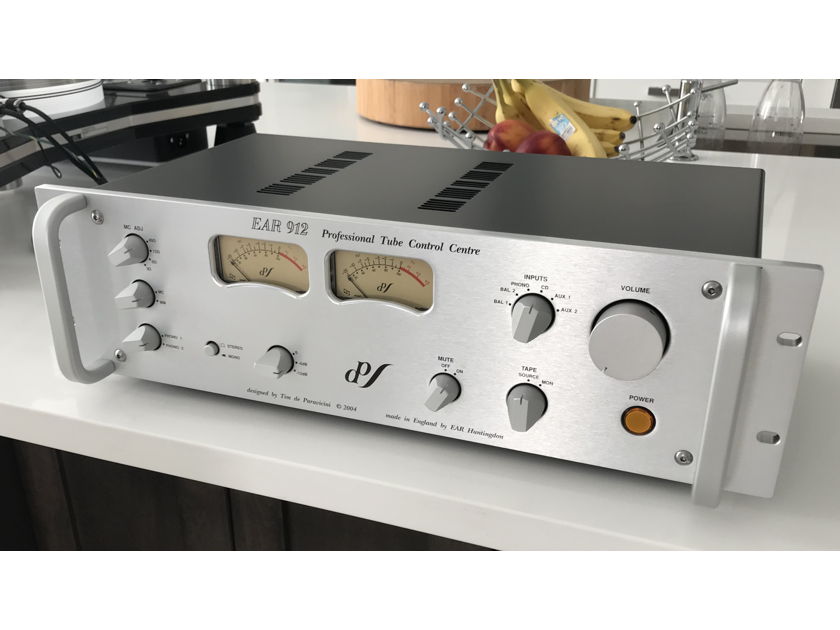 Esoteric Audio Research EAR 912 Tube Preamplifier