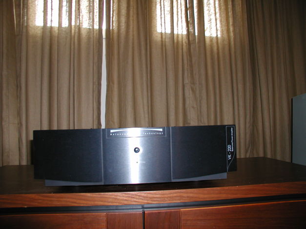 Balanced Audio Technology VK-220 with BAT-Pack  Lowered...