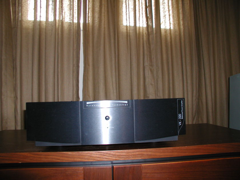 Balanced Audio Technology VK-220 with BAT-Pack  Lowered Price !