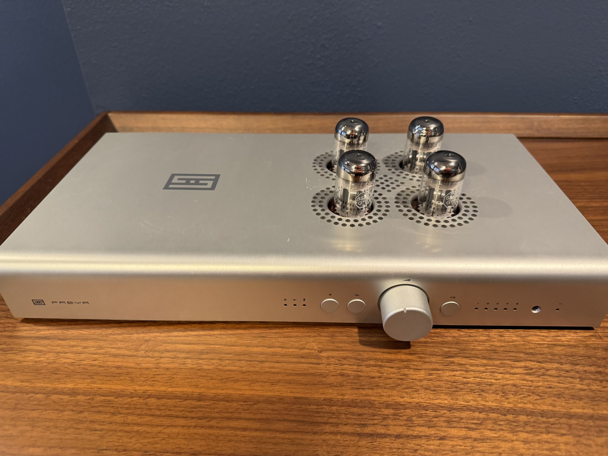 Schiit Freya+ F silver with premium matched 6SN7 tubes 2