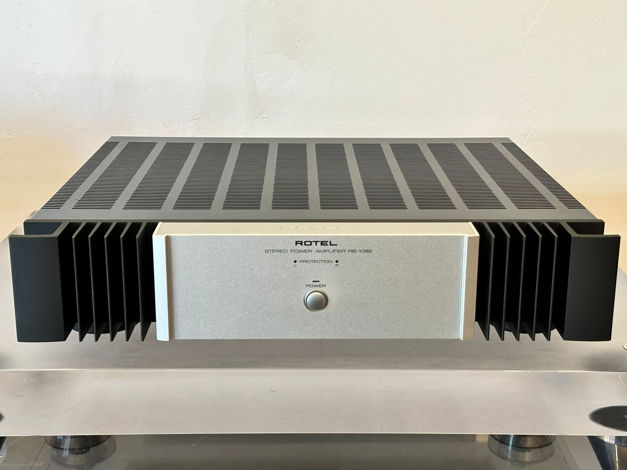 Rotel RB-1092 stereo 500 Watts Amp Works great Excellen...