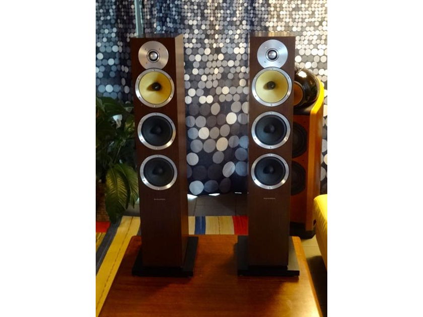 B&W (Bowers & Wilkins) CM8 Great speakers. Very good condition