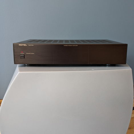 Rotel RB-970 BX Power Amplifier in Black Finish