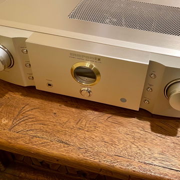 Marantz Reference SC-11s1 and SM-11s1 pre amplifier and...