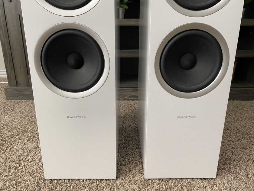 B&W (Bowers & Wilkins) 702 S2 -- GREAT condition (See pics)
