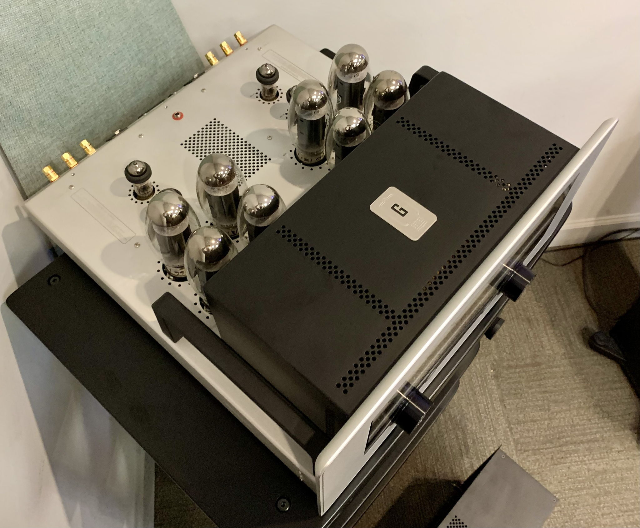 Audio Research GS150 Vacuum Tube Stereo Power Amplifier... 4