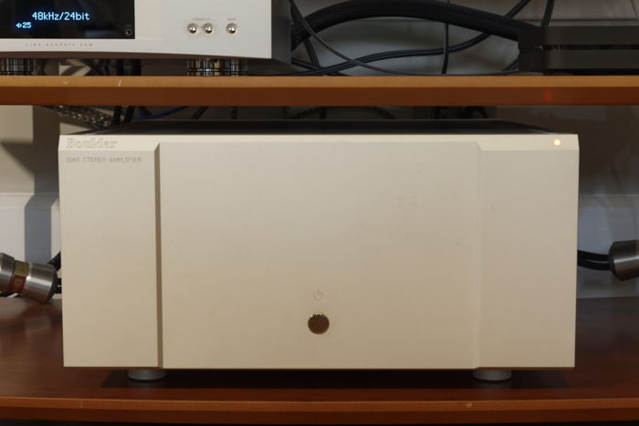 Boulder 1060 stereo amplifier -one owner