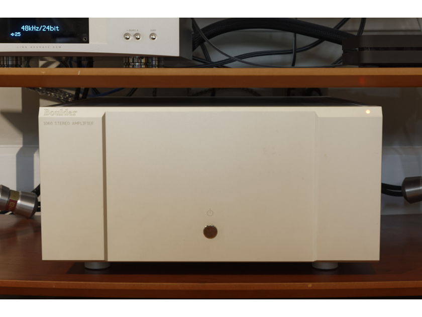 Boulder 1060 stereo amplifier -one owner