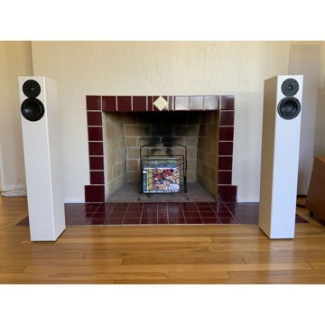Totem Arro Satin White SHOP CLOSED DEMO Speakers with B...