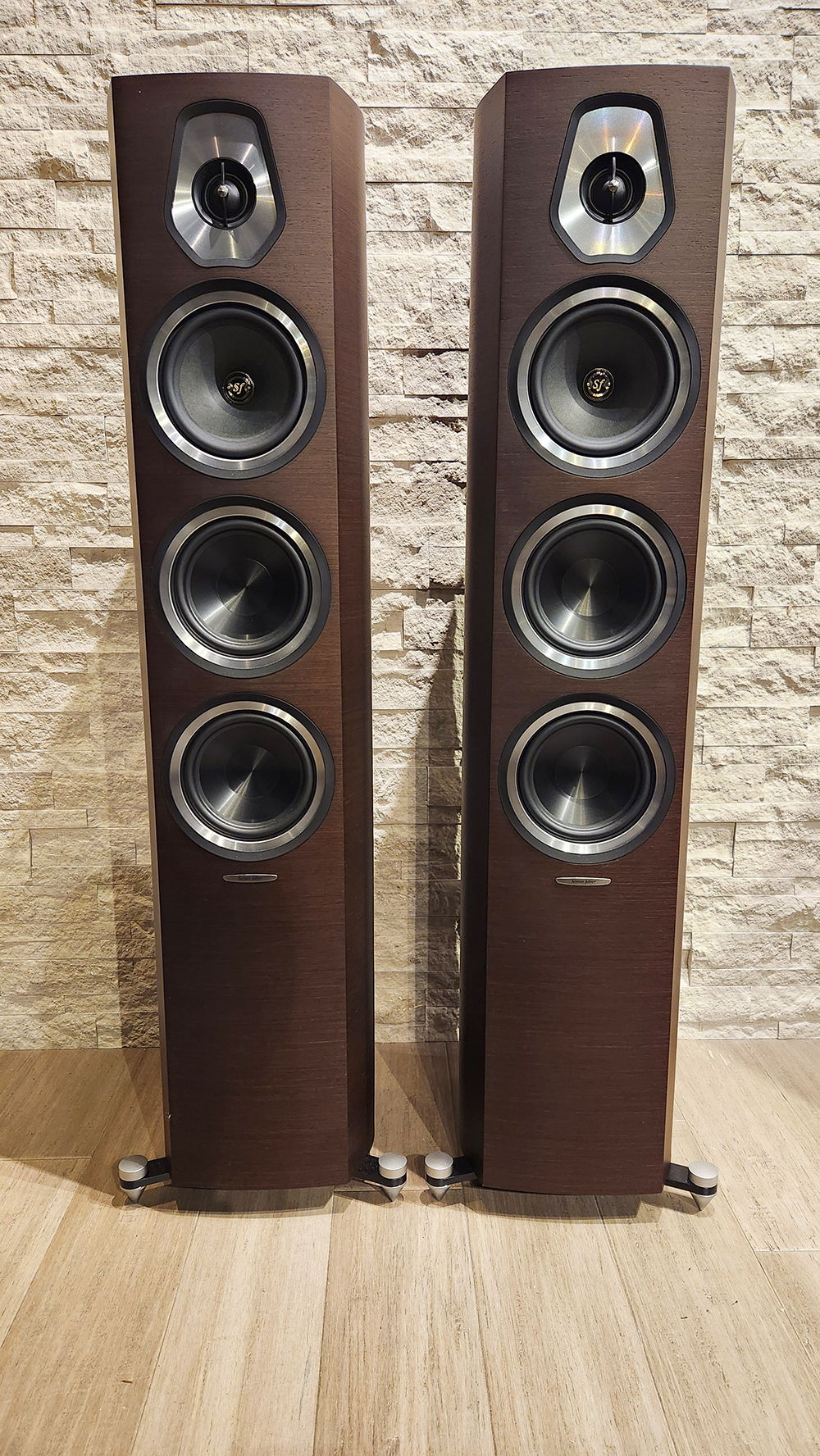 Sonus Faber Sonetto III - Elegant Italian Slim Floorsta...