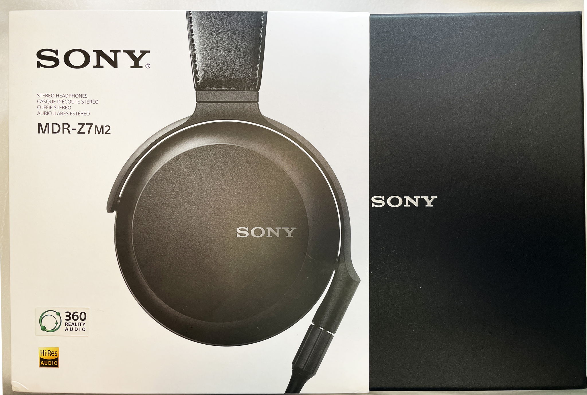 Sony MDR-Z7M2 Circumaural Closed-Back Headphones 4