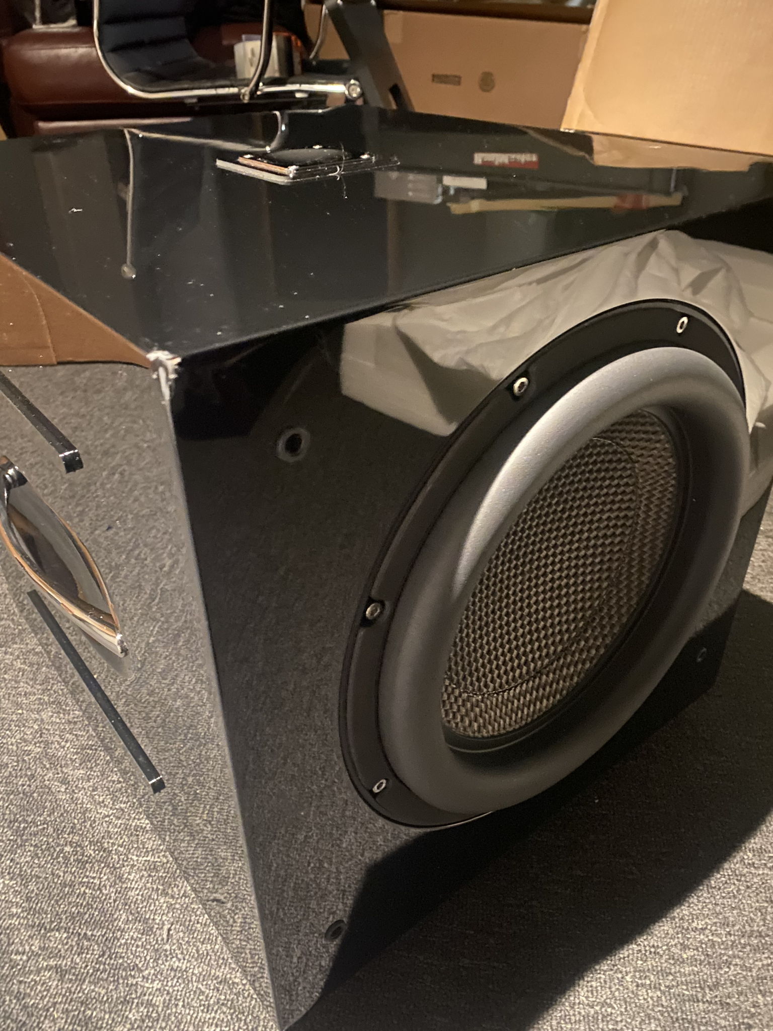 REL Acoustics Carbon Special small DAMAGE 8