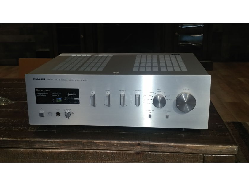 Yamaha  S701 integrated amplifier
