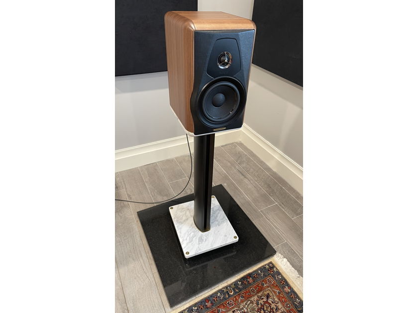 Sonus Faber Electa Amator III with matching stands - Fall in love again and at a great price!