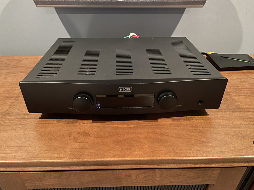 Hegel H120 black integrated amp w/DAC and streamer - mint customer trade-in