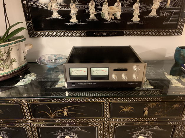 Accuphase P-300 AMPLIFIER  (LIKE NEW)
