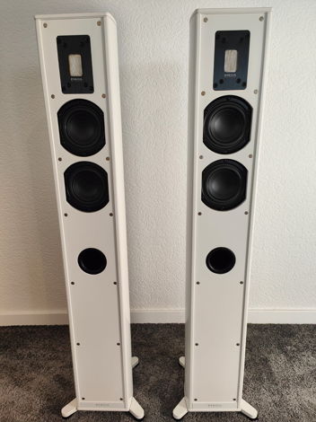 Piega Premium 501 Wireless speakers in white ex demo
