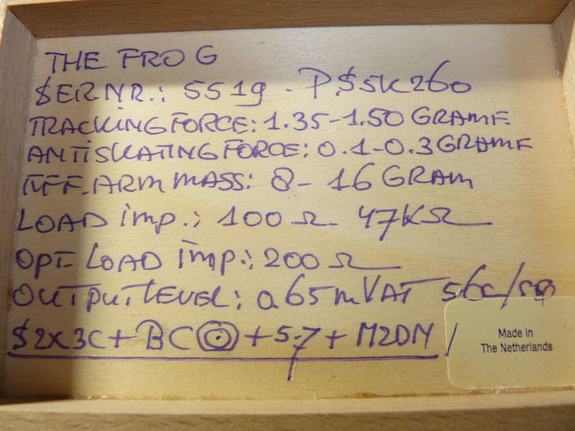 van den Hul Frog medium output MC phono cartridge