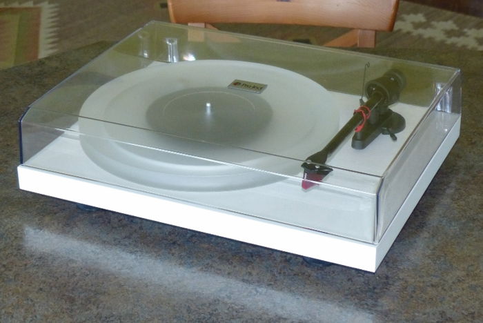 Pro-Ject Audio Systems Debut Carbon TT White Plynth Ext...