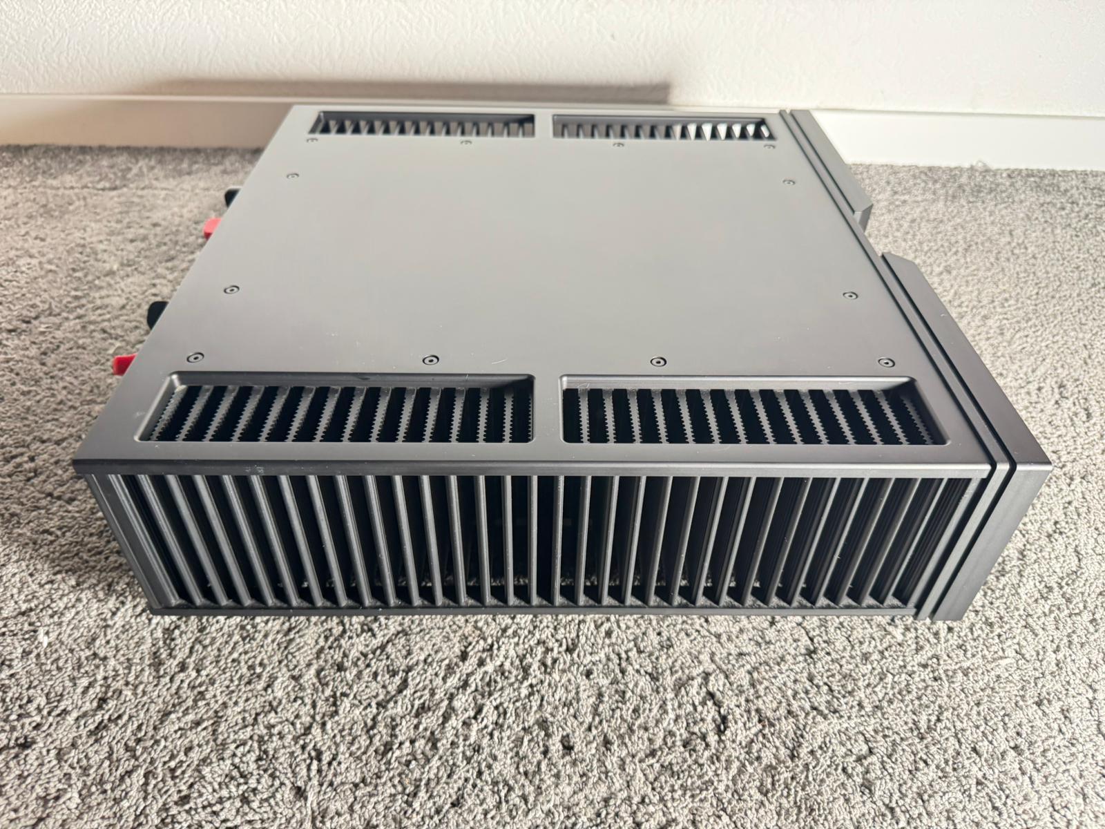 Vitus Audio SS-010 integrated amplifier in black 6