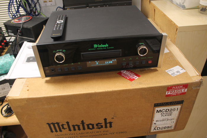 McIntosh MCD201 SACD/CD Player with New Mc For Sale McIntosh MCD201 SACD/CD Player with New Mc For Sale