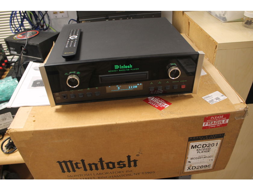 McIntosh MCD201 SACD/CD Player with New McIntosh Remote in Original Box