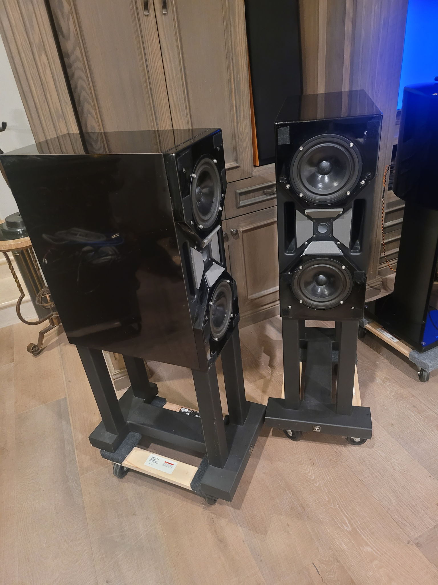 Wilson Audio Cub  Speakers black Gloss includes the anc... 13