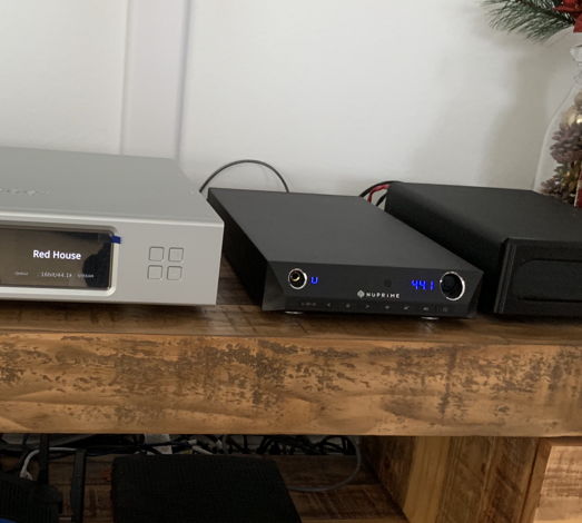 NuPrime DAC10H like new. Perfect condition + pair of tr...