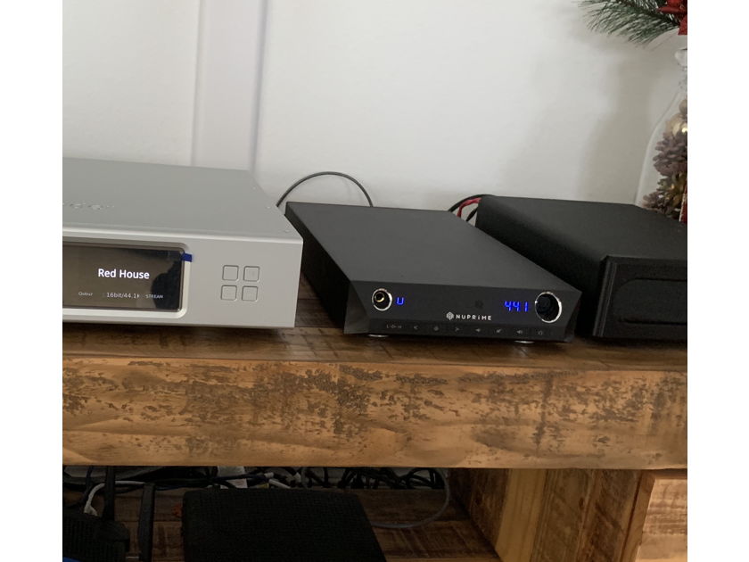 NuPrime DAC10H like new. Perfect condition + pair of true balanced Premier SE XLR Pangea cables