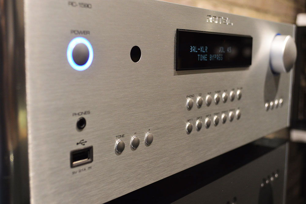 Rotel RC-1590 Reference Stereo Preamplifier with Phono ... 3