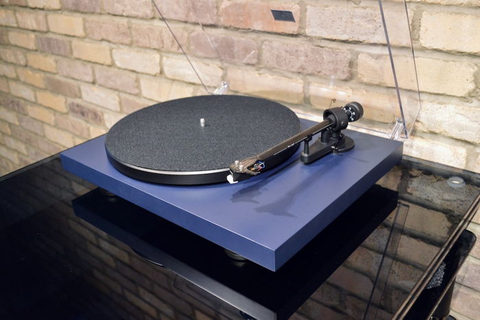 Pro-Ject Audio Systems Debut Carbon EVO - Satin Blue