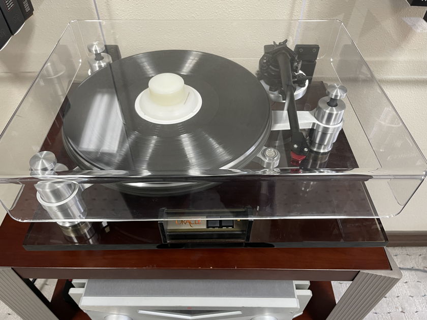 Oracle Audio Technologies Delphi mkII with SME MK 5 Tonearm and new Dynavector cartridge.