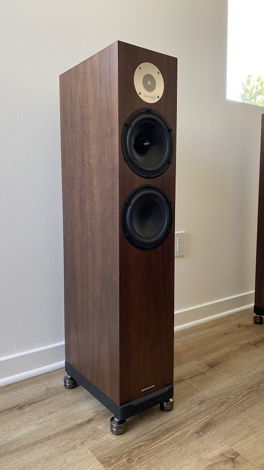Spendor D7.2 Floorstanding Speakers in Walnut (Latest v...