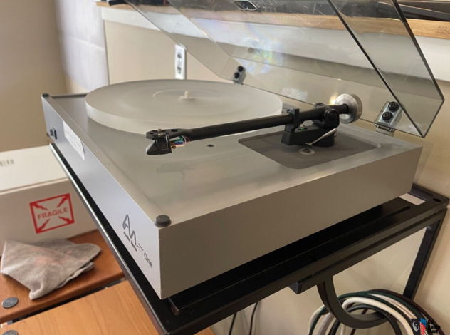 Audio Note (UK) TT-1 with Arm one and iq1