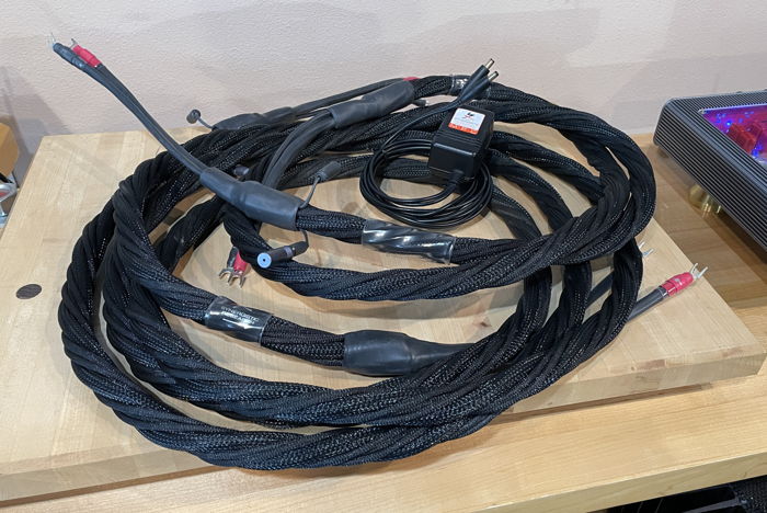 Synergistic Research Element C.T.S. Speaker cables  8’ ...