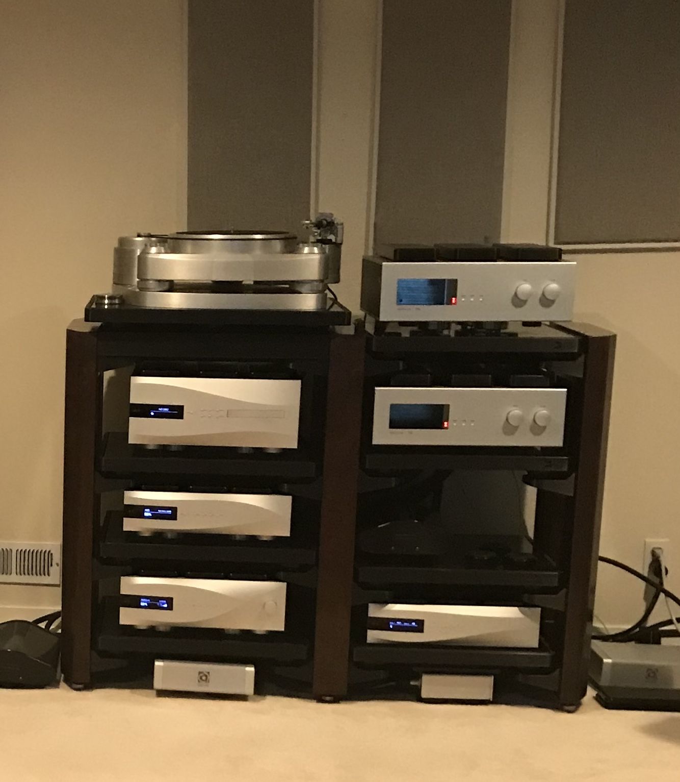 ACOUSTIC SIGNATURE ASCONA TURNTABLE WITH GRAHAM ARMBOAR... 4