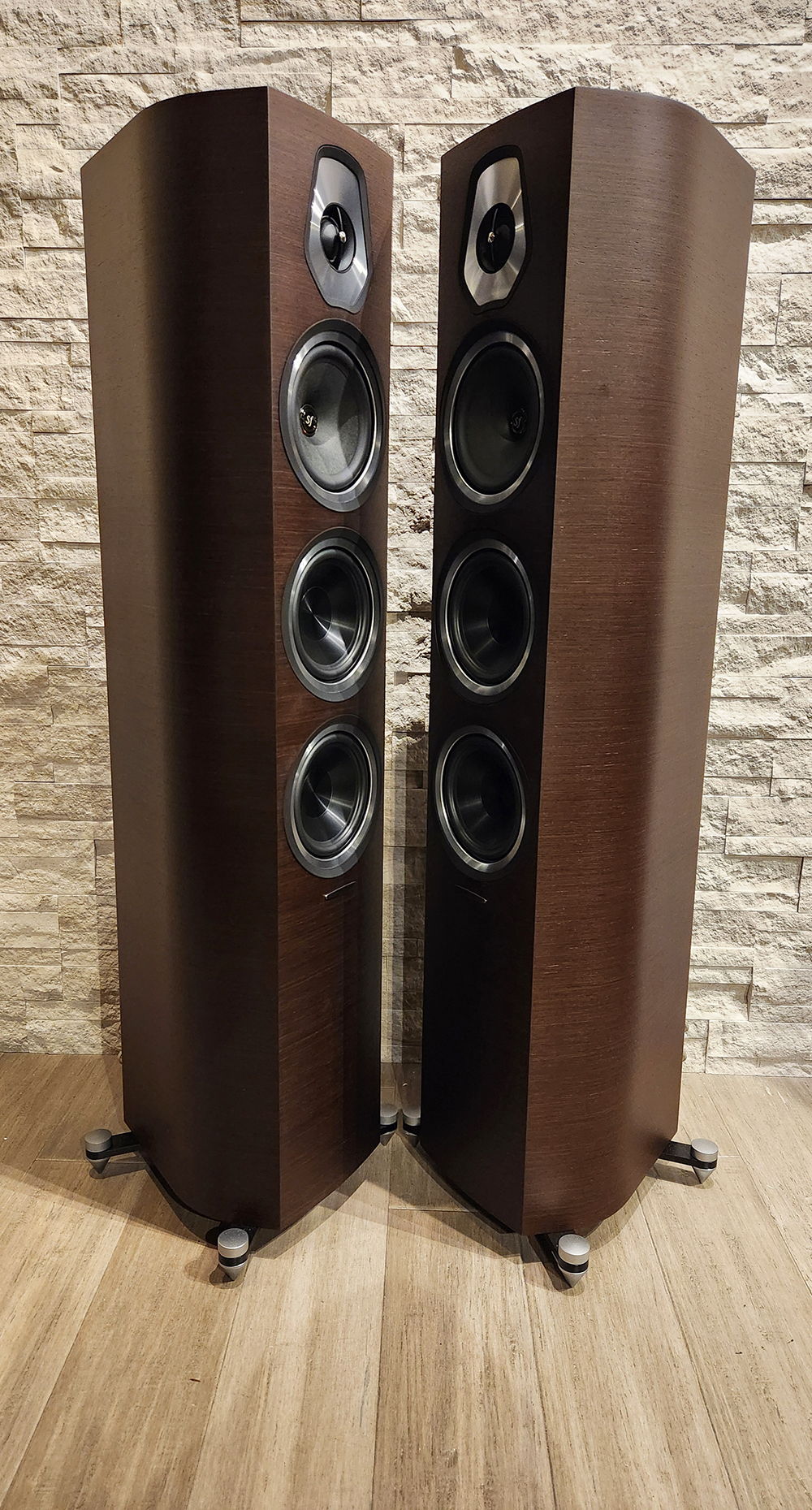 Sonus Faber Sonetto III - Elegant Italian Slim Floorsta... 3