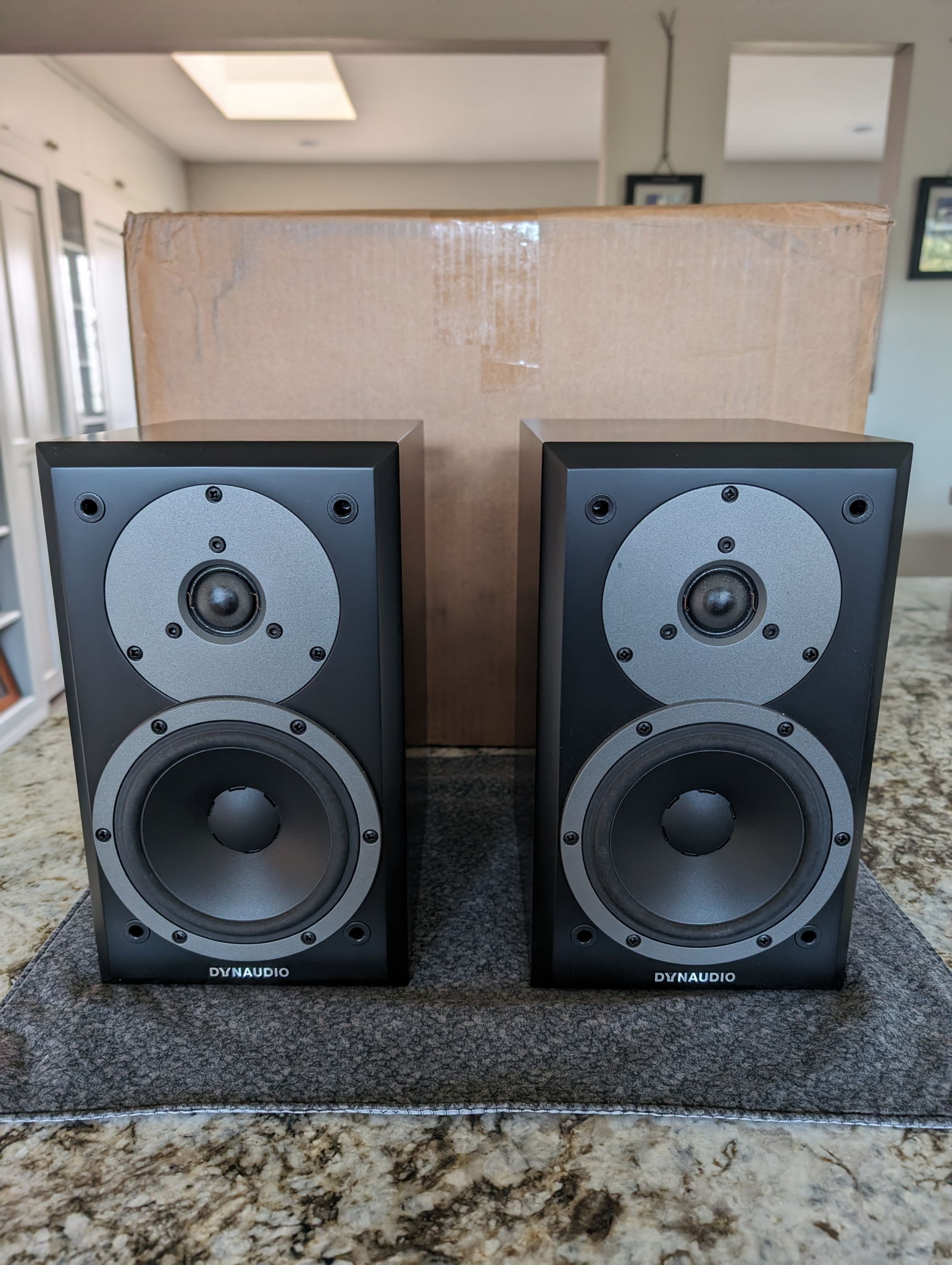 Dynaudio emit best sale m10 price