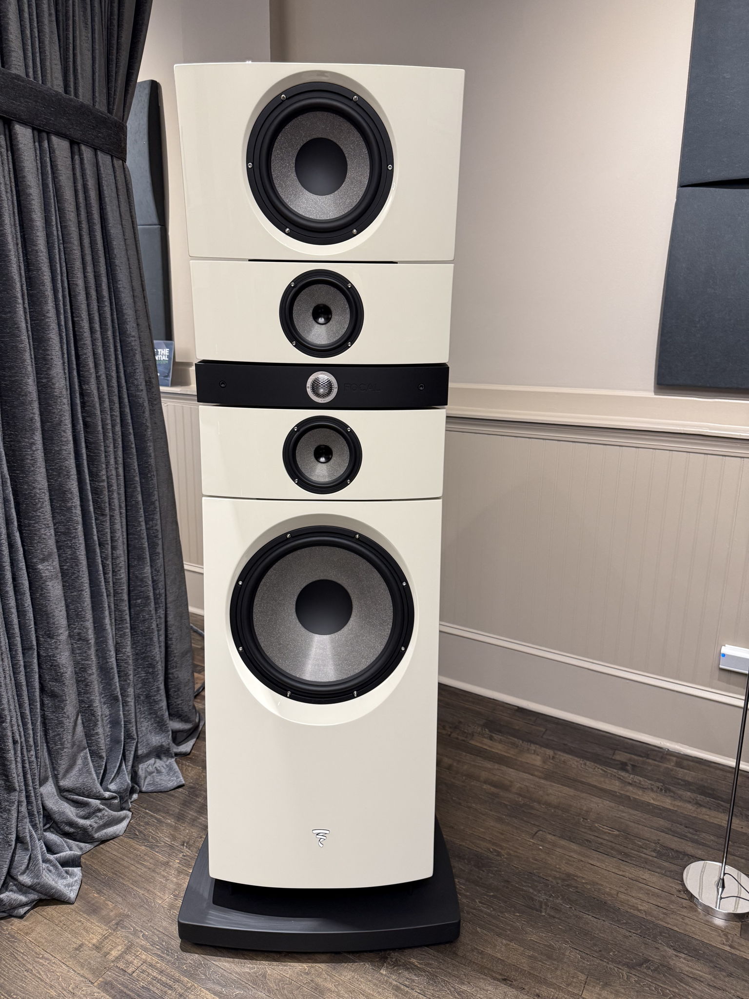 Focal - Grande Utopia EM EVO (Pair) - Natural Walnut Fi... 3