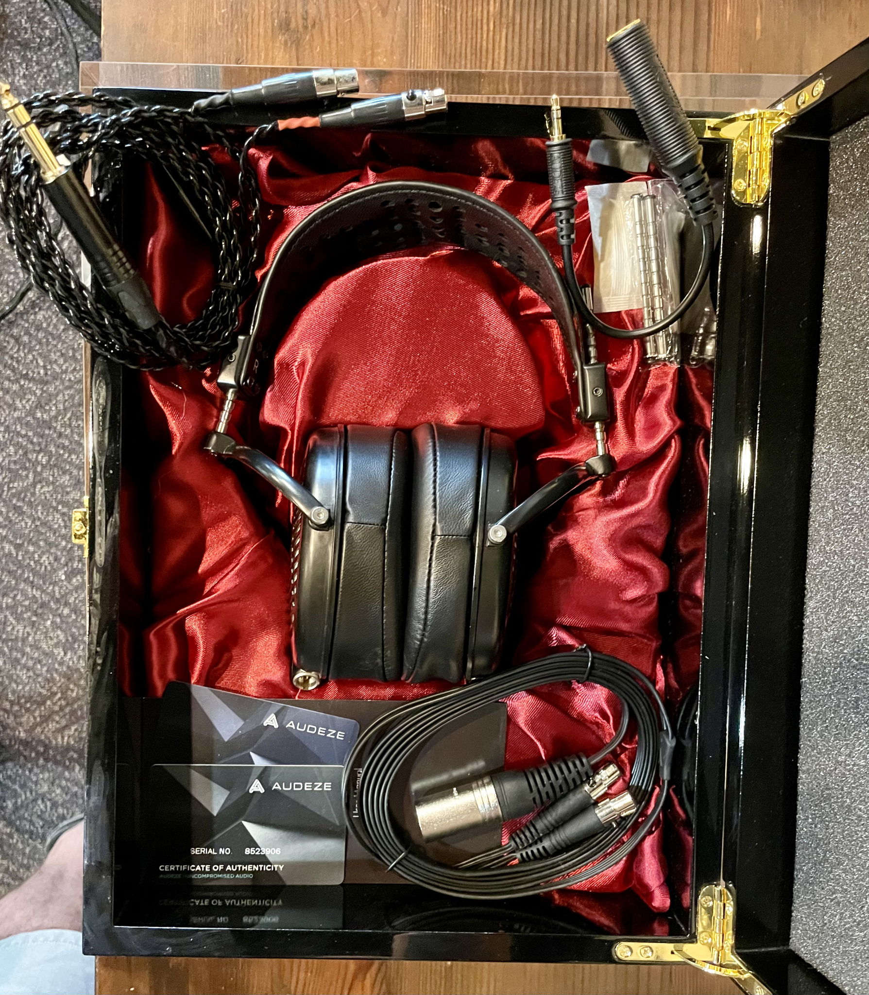 Audeze LCD-4 Planar Headphones, Custom Case; New Ear Pa... 5