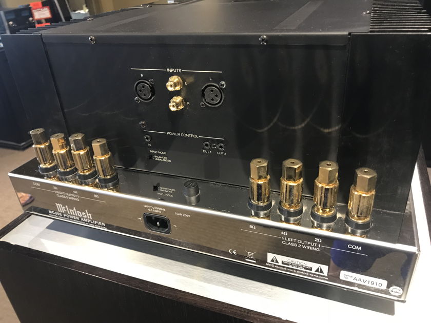 McIntosh MC-302 2-Channel Power Amplifier –  Display/Warranty