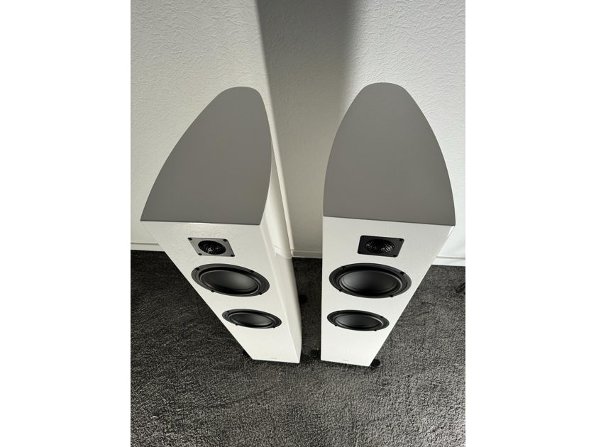 Gauder Akustik Arcona 80 MK2 SD speakers in white B-Stock
