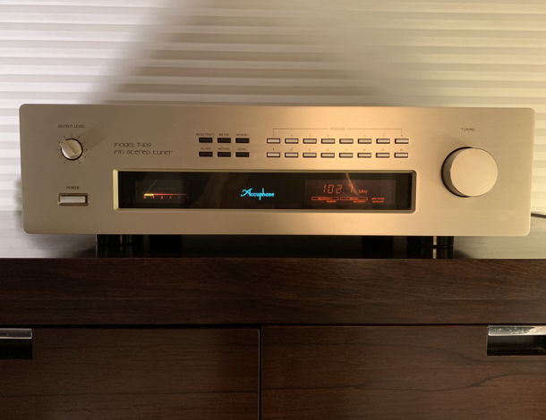MAKE AN OFFER! Accuphase T-109 Tuner
