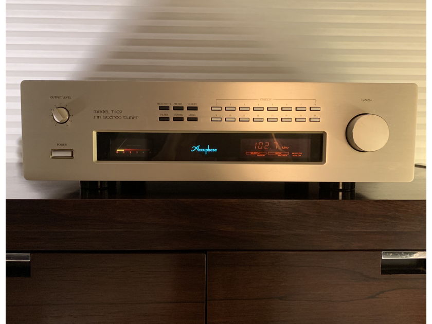 MAKE AN OFFER! Accuphase T-109 Tuner