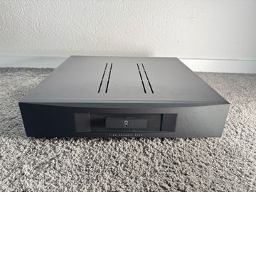 Linn Akurate 4200 power amplifier in black with XLR