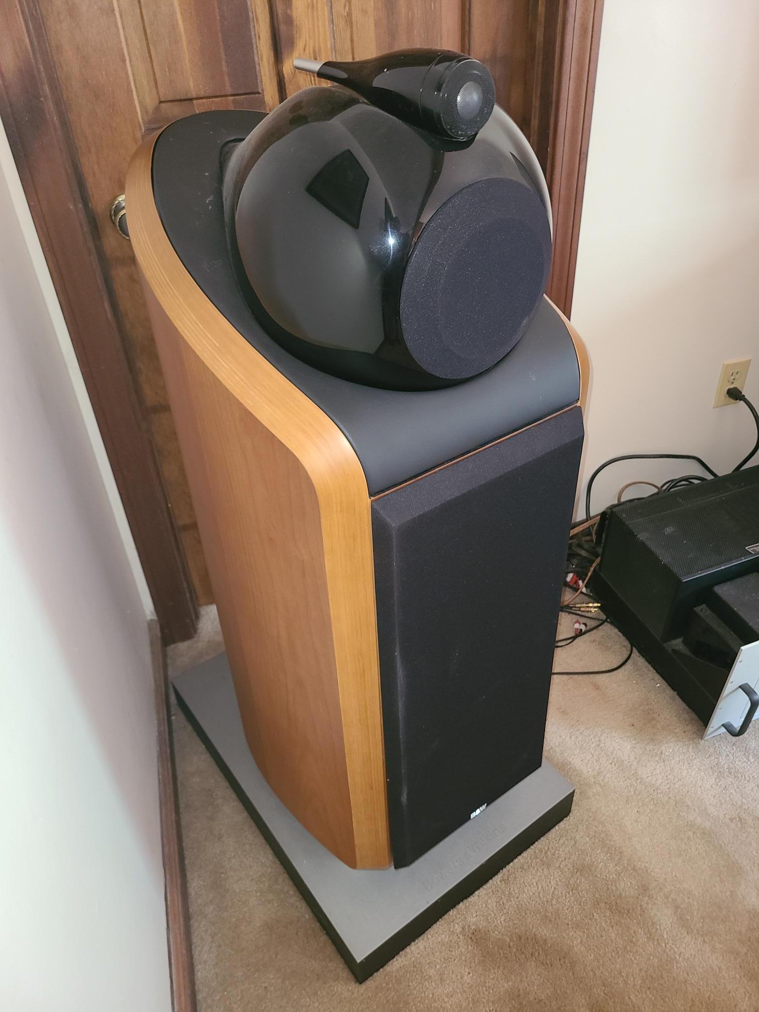 B&W (Bowers & Wilkins) Nautilus 800 7