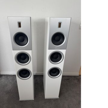 Burmester B28 speakers in white from 2025