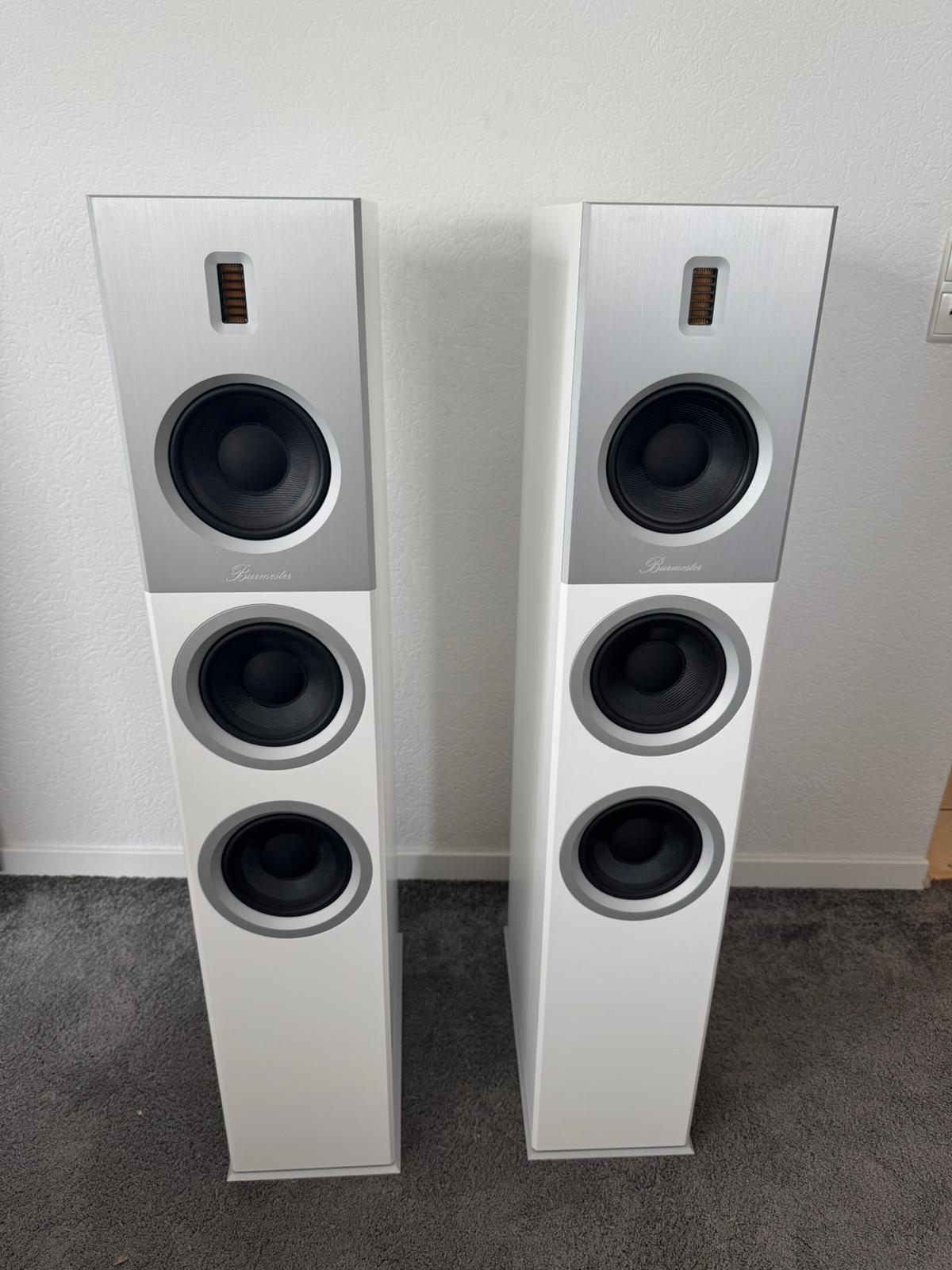 Burmester B28 speakers in white from 2025