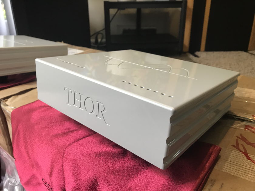 Merrill Audio Thor Special Edition Amps Pair In Piano White Mint!