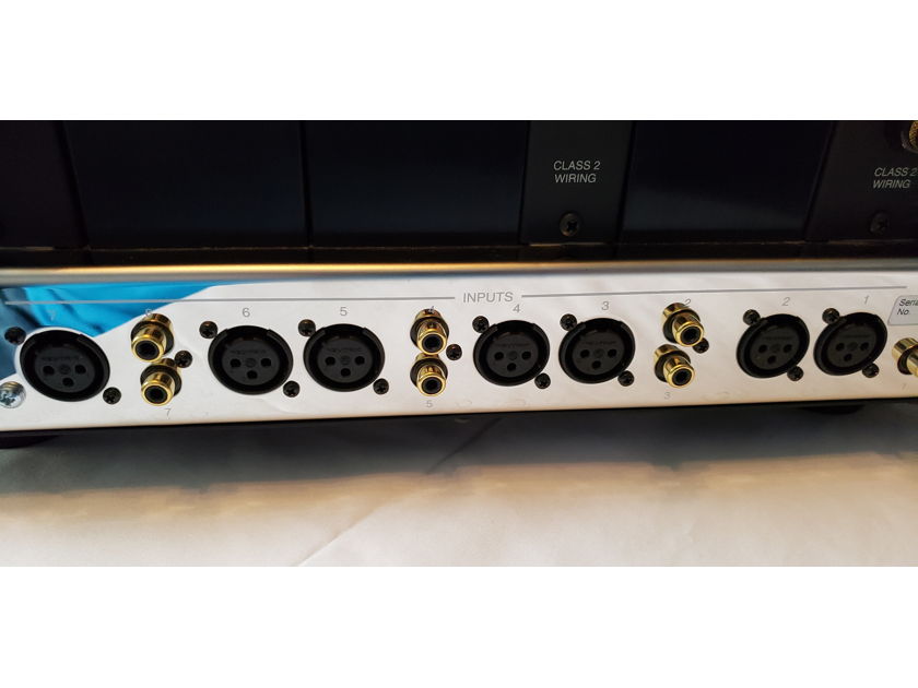 McIntosh MC-207 7 channel power amplifier 200W /ch  MC 207